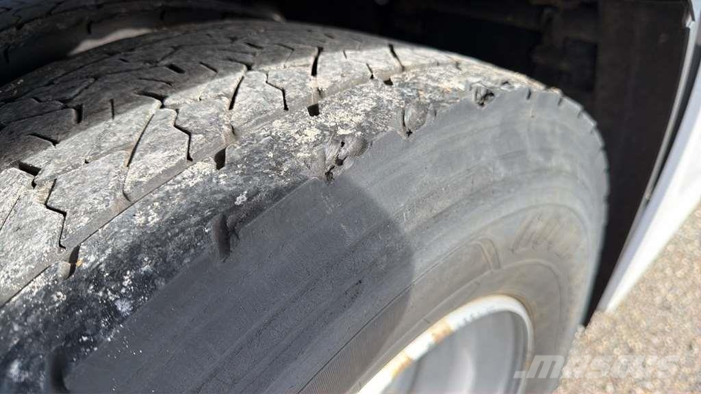DAF XG 480FT شاحنات بمقصورة وهيكل