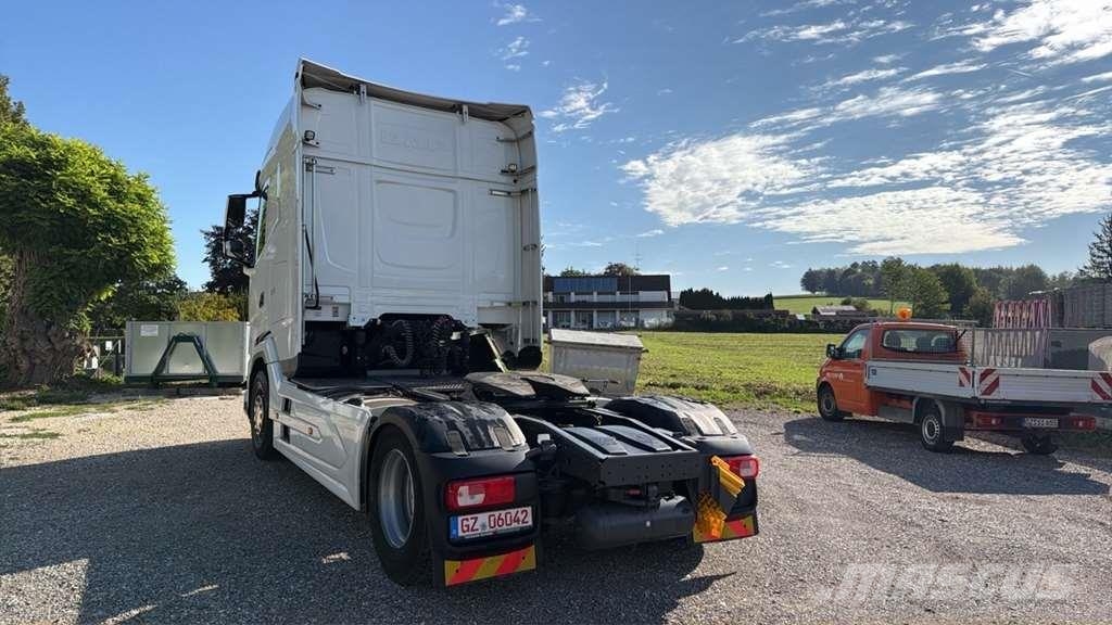 DAF XG 480FT شاحنات بمقصورة وهيكل