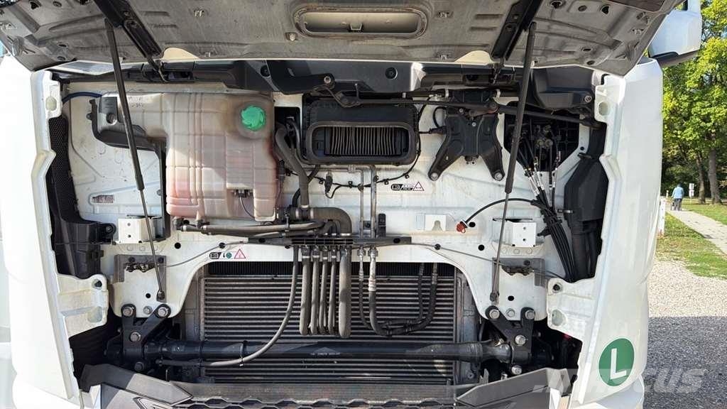 DAF XG 480FT شاحنات بمقصورة وهيكل
