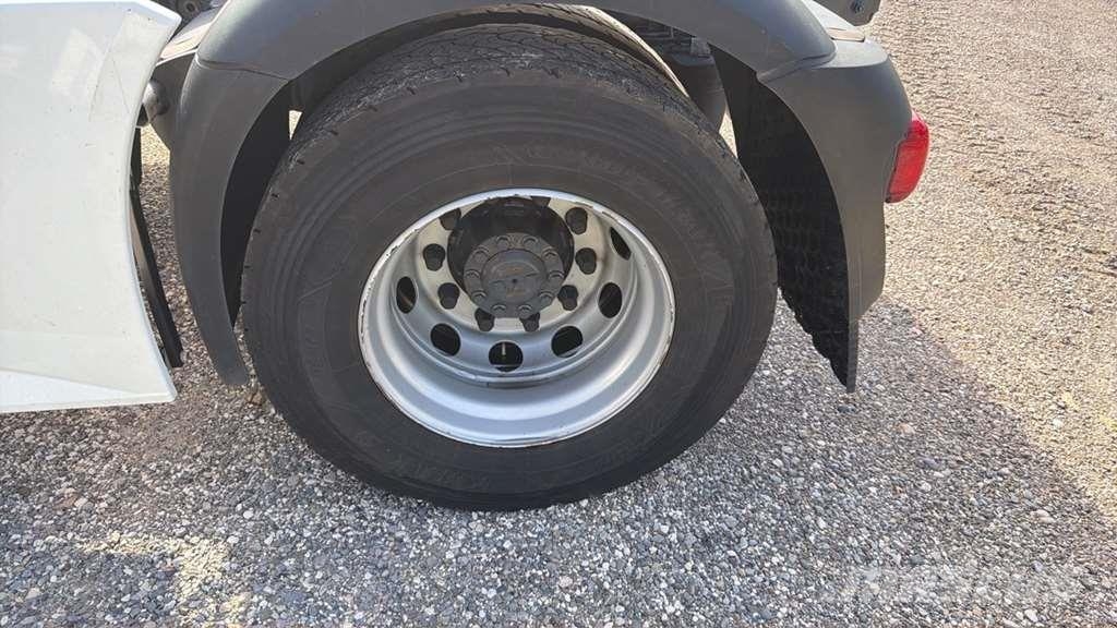 DAF XG 480FT شاحنات بمقصورة وهيكل