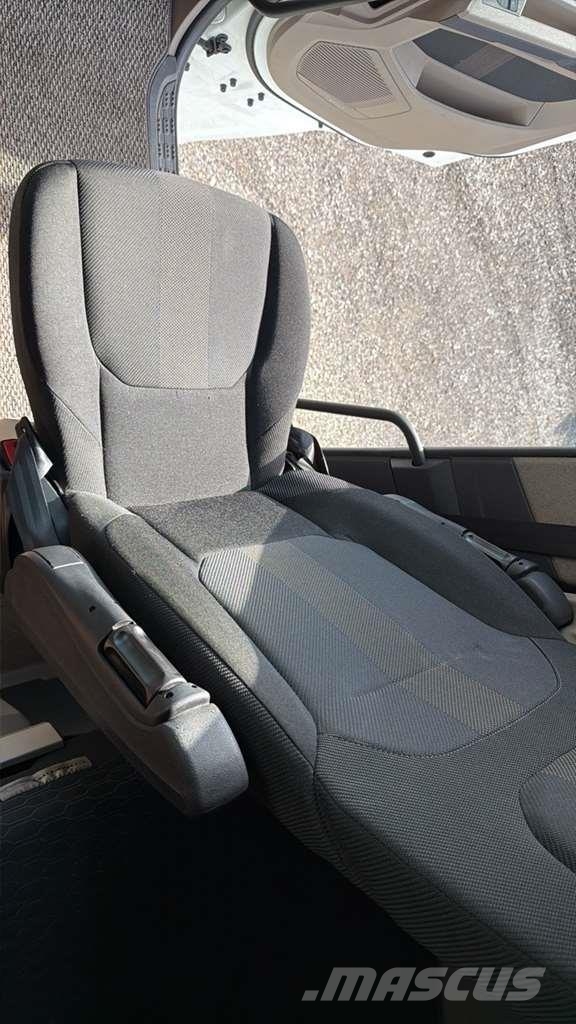 DAF XG 480FT شاحنات بمقصورة وهيكل