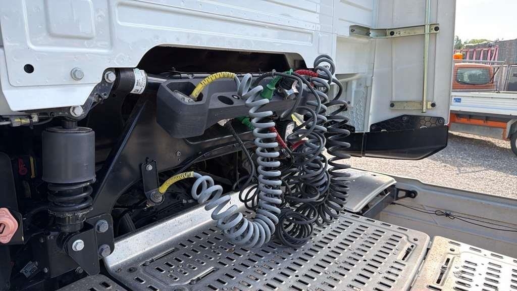 DAF XG 480FT شاحنات بمقصورة وهيكل