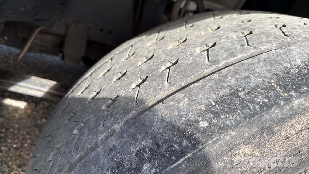 DAF XG 480FT شاحنات بمقصورة وهيكل