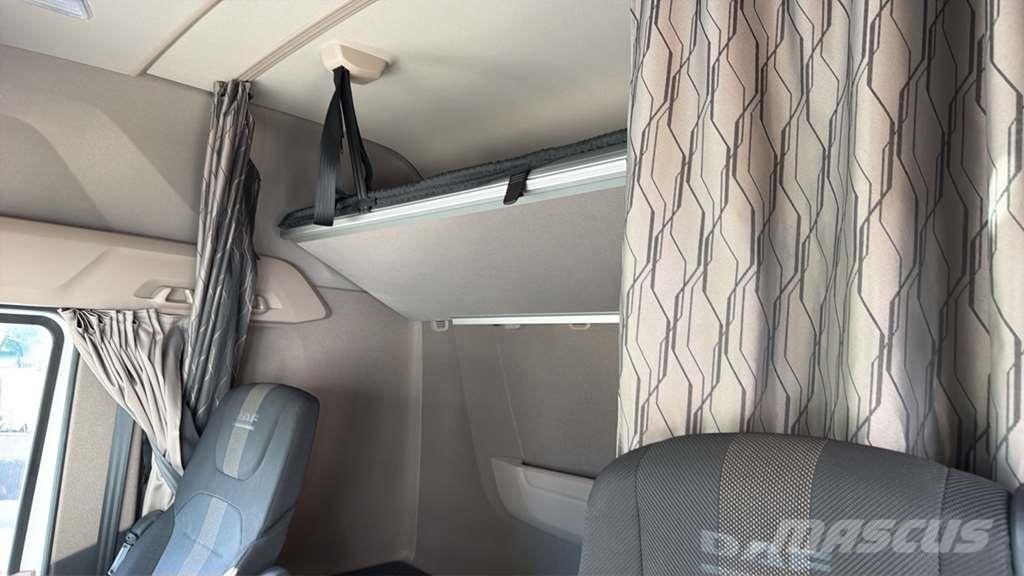 DAF XG 480FT شاحنات بمقصورة وهيكل