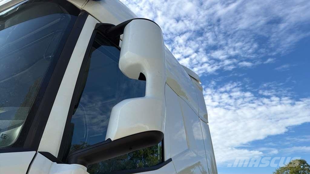 DAF XG 480FT شاحنات بمقصورة وهيكل