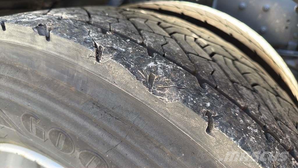 DAF XG 480FT شاحنات بمقصورة وهيكل