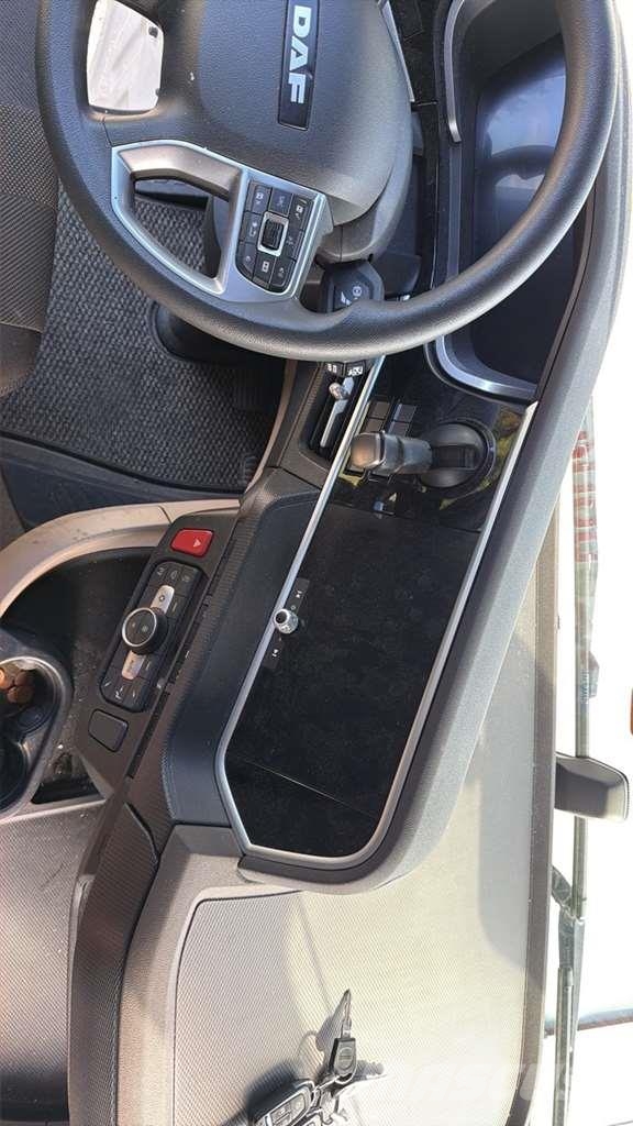 DAF XG 480FT شاحنات بمقصورة وهيكل