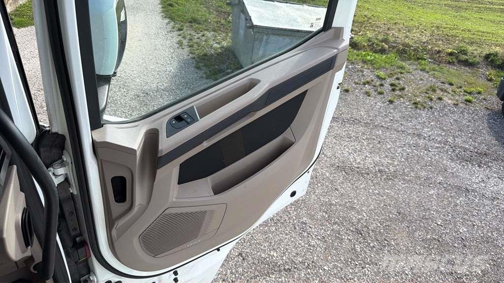 DAF XG 480FT شاحنات بمقصورة وهيكل