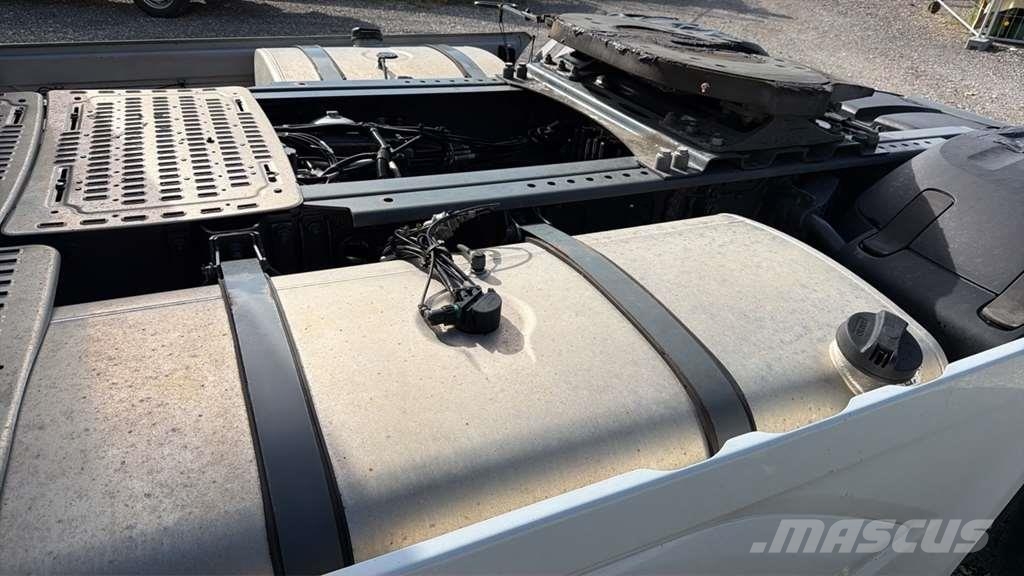 DAF XG 480FT شاحنات بمقصورة وهيكل