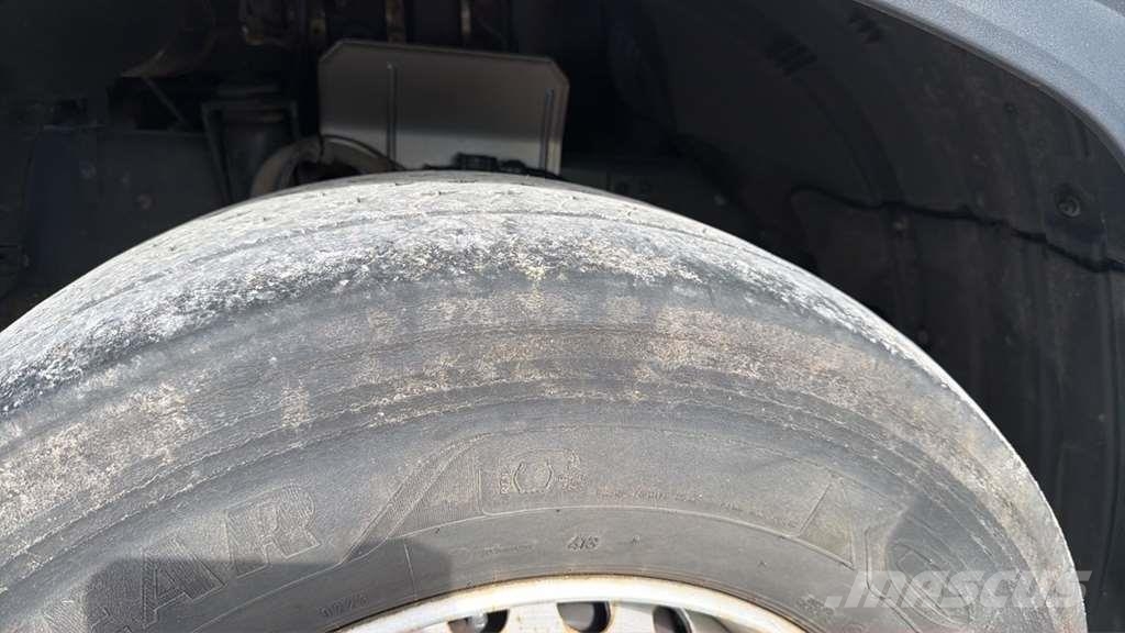 DAF XG 480FT شاحنات بمقصورة وهيكل