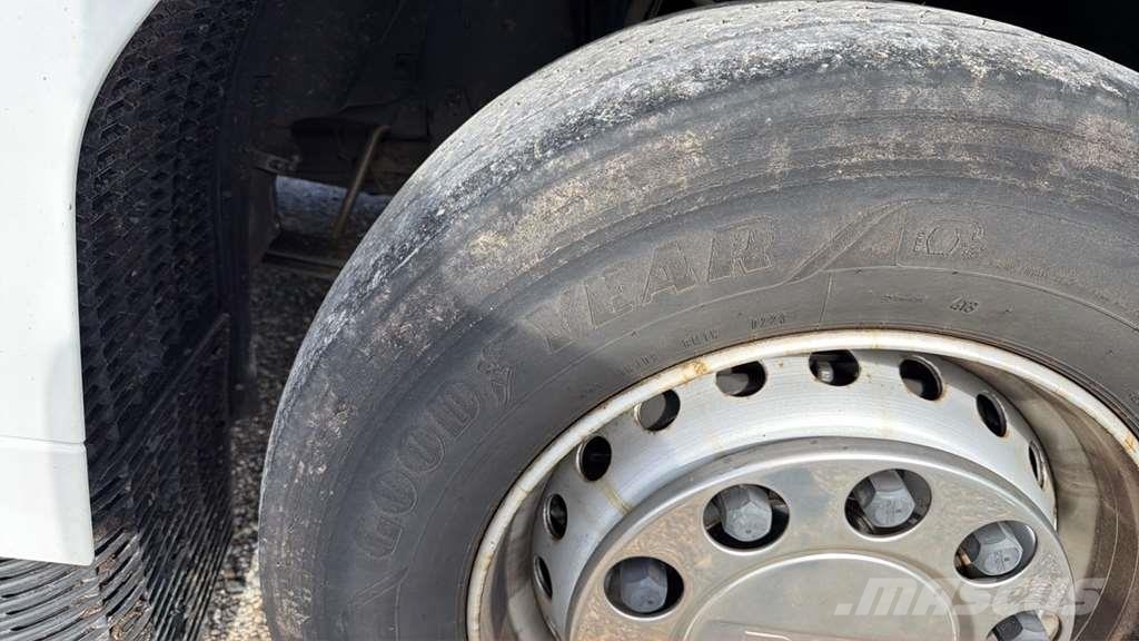 DAF XG 480FT شاحنات بمقصورة وهيكل
