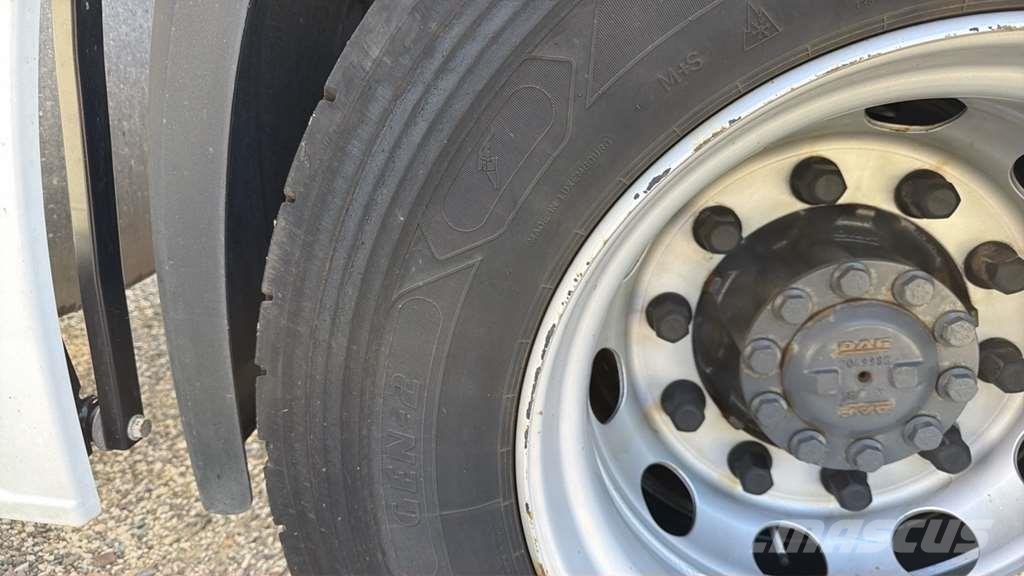 DAF XG 480FT شاحنات بمقصورة وهيكل