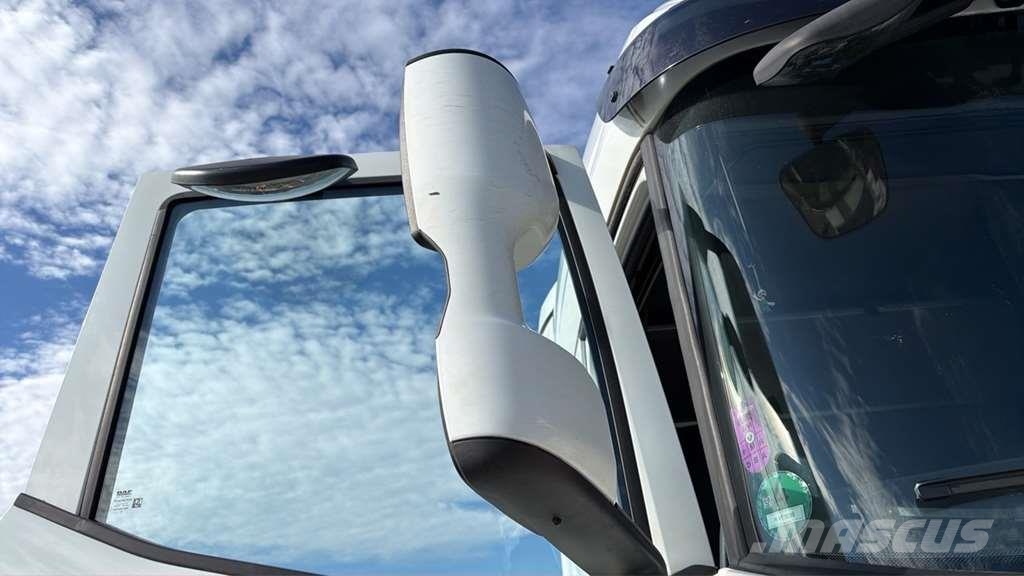 DAF XG 480FT شاحنات بمقصورة وهيكل