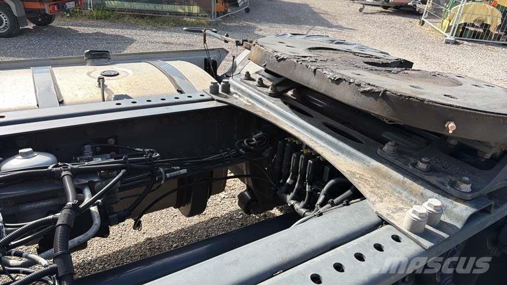DAF XG 480FT شاحنات بمقصورة وهيكل