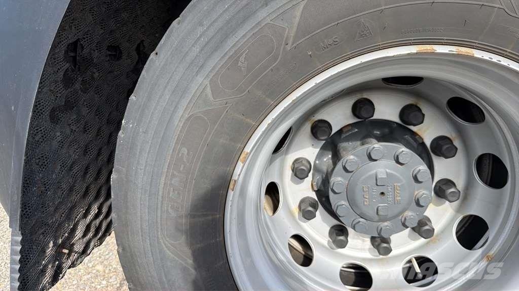 DAF XG 480FT شاحنات بمقصورة وهيكل