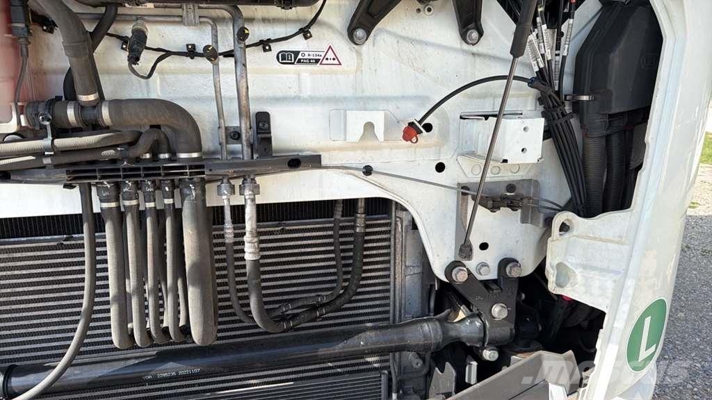 DAF XG 480FT شاحنات بمقصورة وهيكل