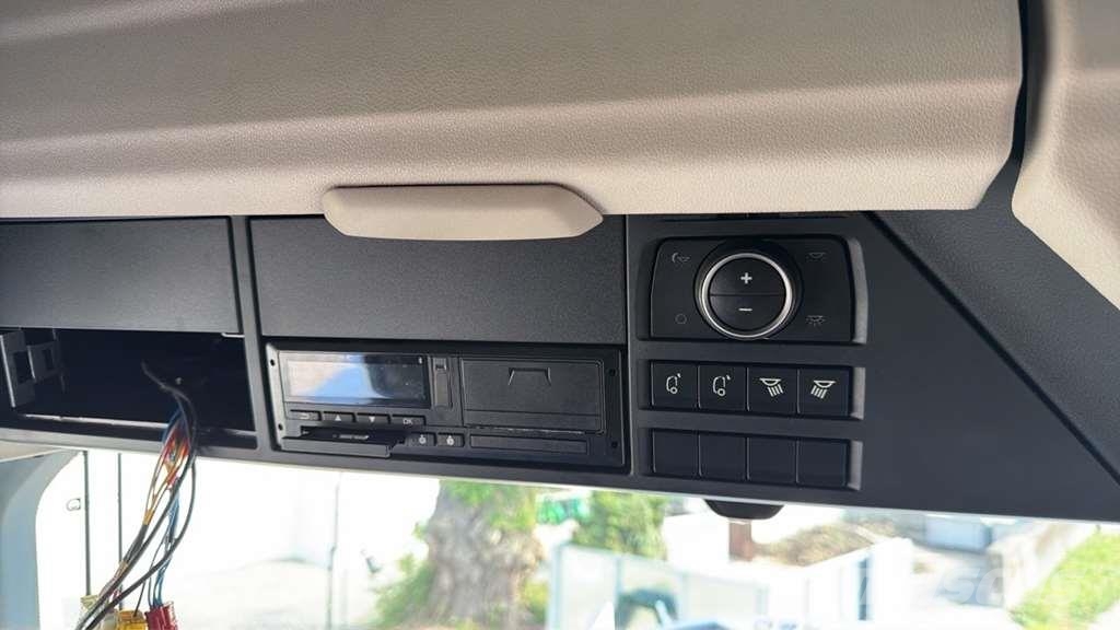 DAF XG 480FT شاحنات بمقصورة وهيكل
