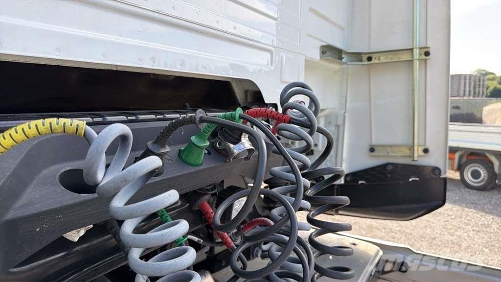 DAF XG 480FT شاحنات بمقصورة وهيكل