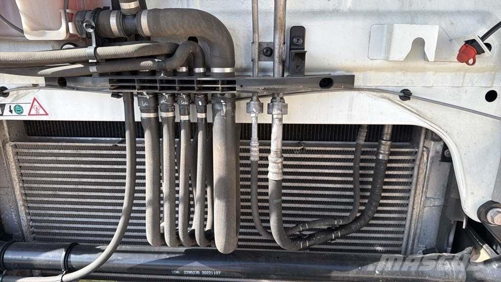 DAF XG 480FT شاحنات بمقصورة وهيكل