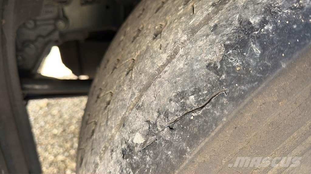 DAF XG 480FT شاحنات بمقصورة وهيكل
