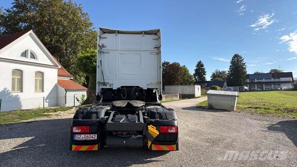 DAF XG 480FT شاحنات بمقصورة وهيكل