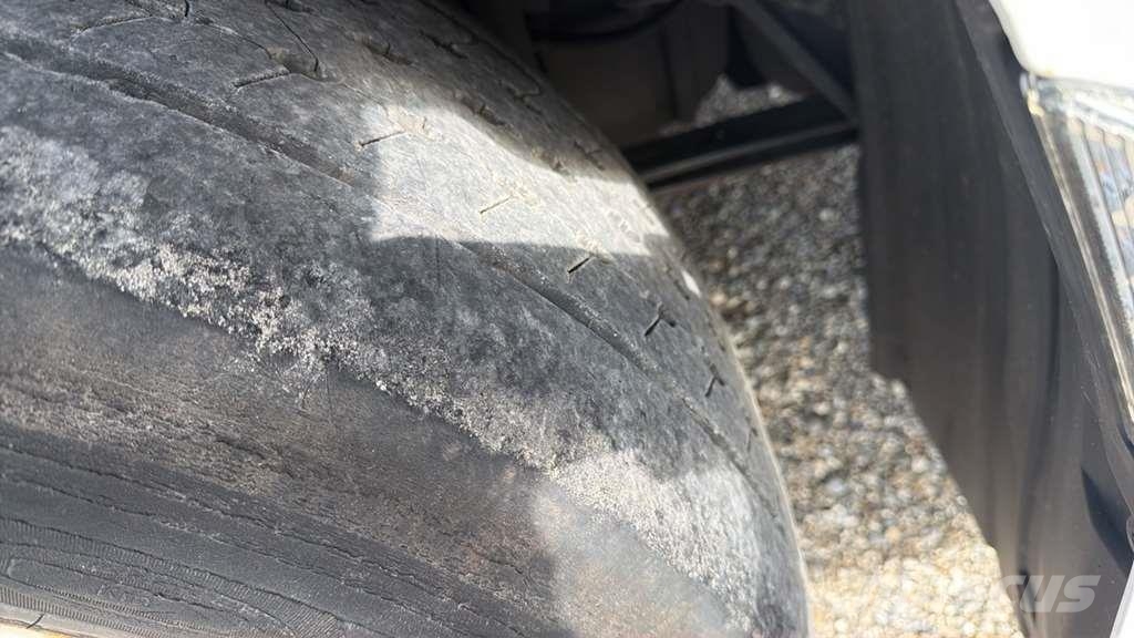 DAF XG 480FT شاحنات بمقصورة وهيكل