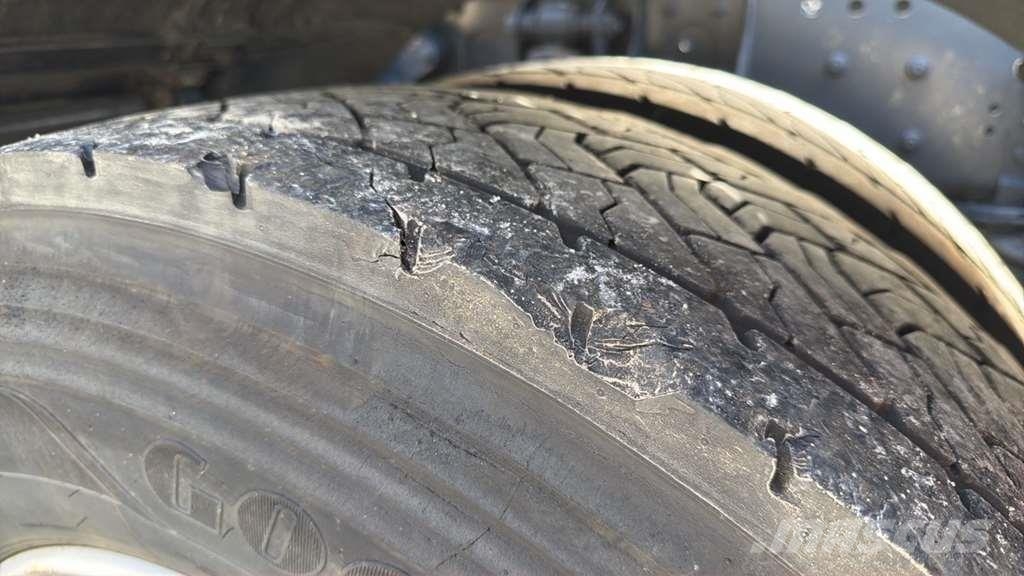 DAF XG 480FT شاحنات بمقصورة وهيكل