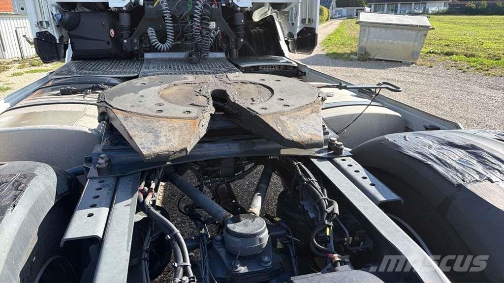DAF XG 480FT شاحنات بمقصورة وهيكل