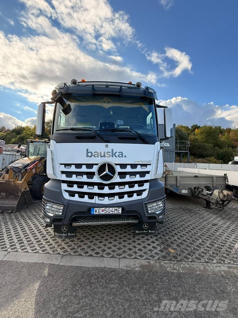 Mercedes-Benz Arocs アームロール