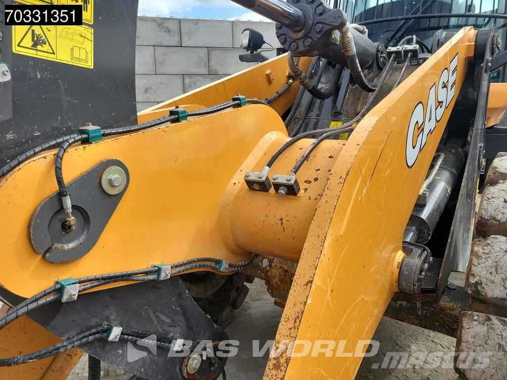 CASE 821 G Chargeuse sur pneus