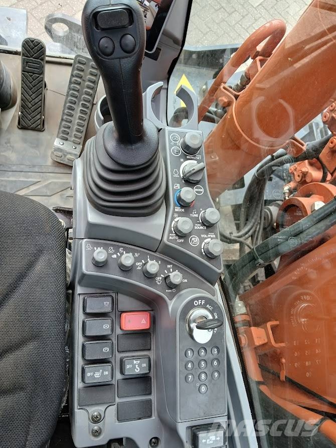 Hitachi ZX 135 W-7 Bageri na kotačima