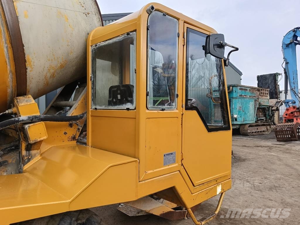 Carmix 5.5 XL self loading beton mixer + weightlog scale Betonmischer