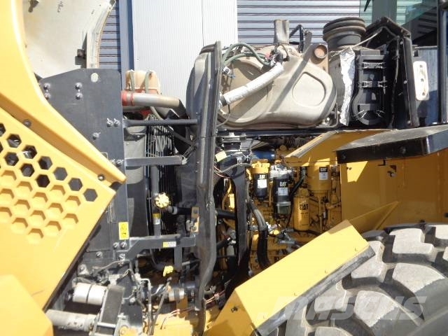CAT 950M Kolové nakladače