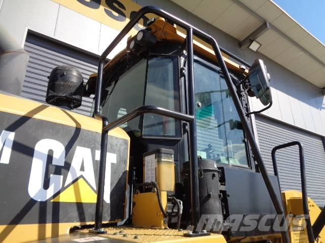 CAT 950M Kolové nakladače