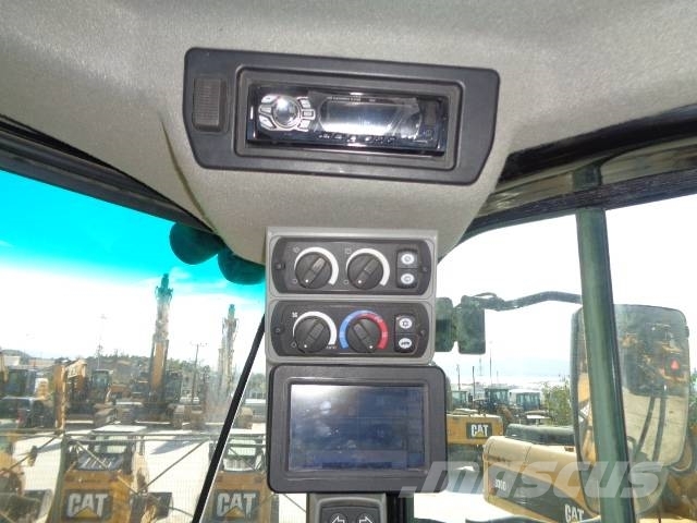 CAT 950M Kolové nakladače