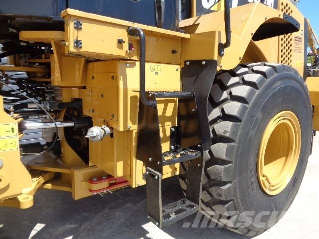 CAT 950M Kolové nakladače