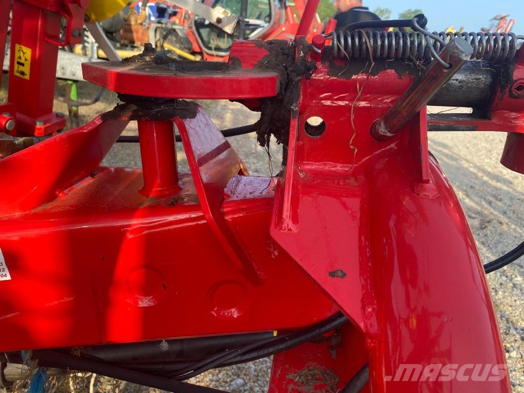 Pöttinger Hit 910N 耙與翻草機
