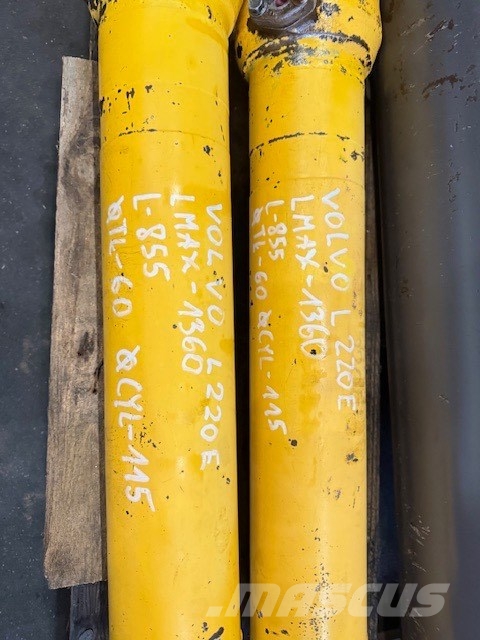 Volvo L 220 E USED HYDRAULIC CYLINDER هيدروليات
