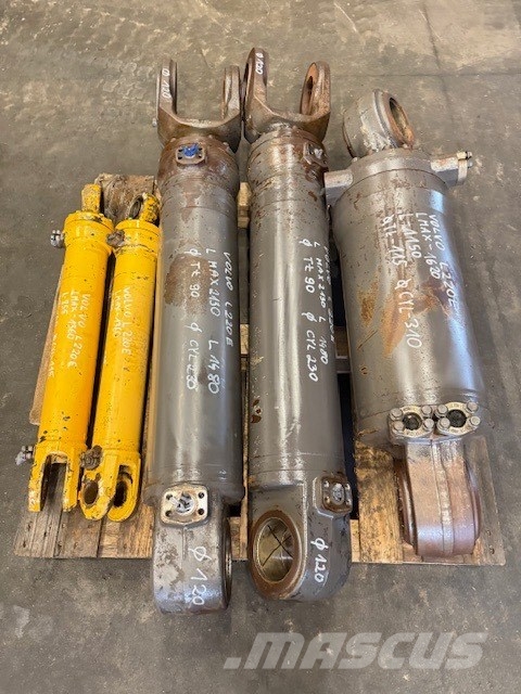Volvo L 220 E USED HYDRAULIC CYLINDER هيدروليات