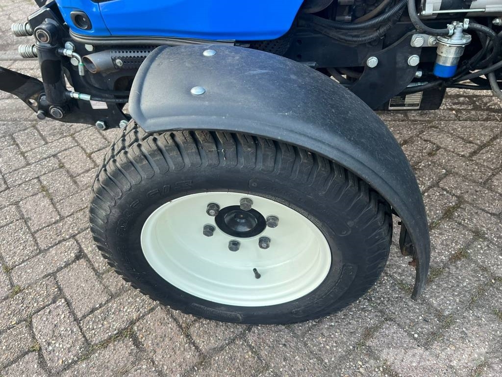 New Holland Boomer 40 CAB HST tractor trekker tracteur Traktorer