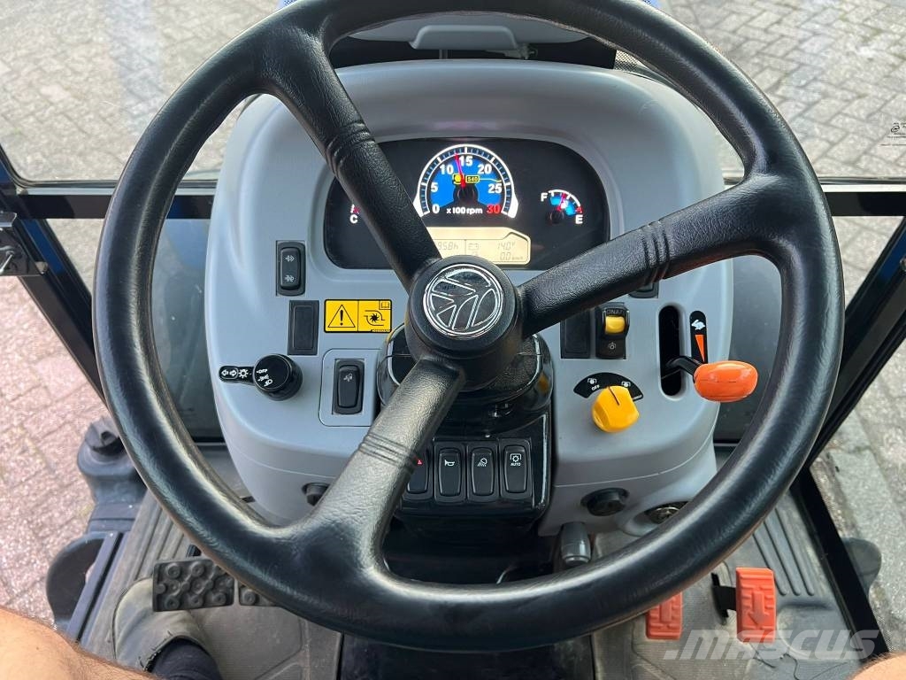 New Holland Boomer 40 CAB HST tractor trekker tracteur Traktorer