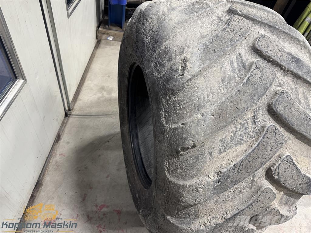 Trelleborg T428 710/45x26,5 Used/Beg Шини