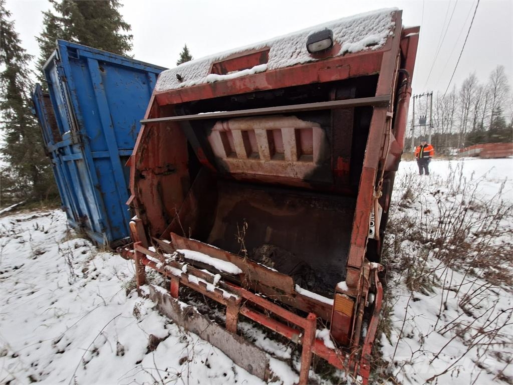  Jätepuristin Sonstige Flurförderzeuge