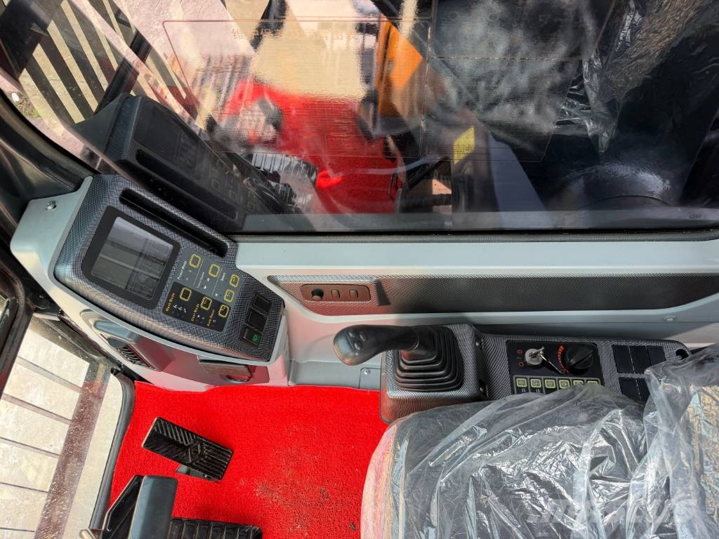 Hyundai HX 225 HD 履带挖掘机