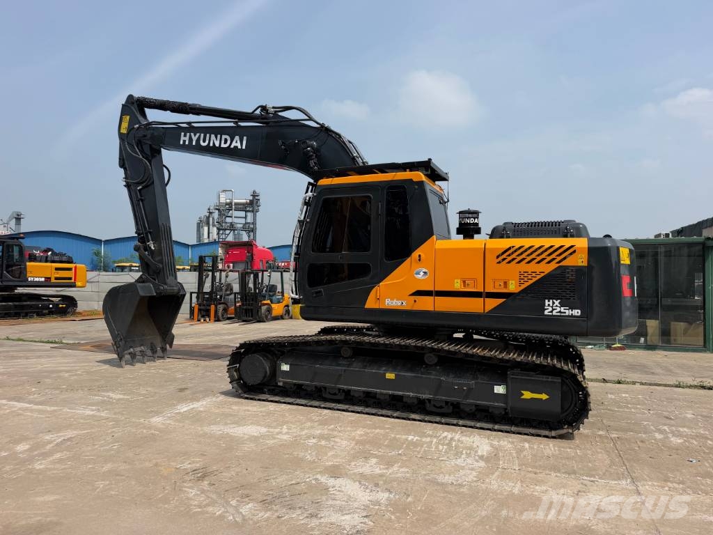 Hyundai HX 225 HD 履带挖掘机