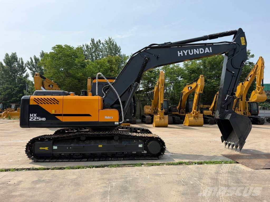 Hyundai HX 225 HD 履带挖掘机