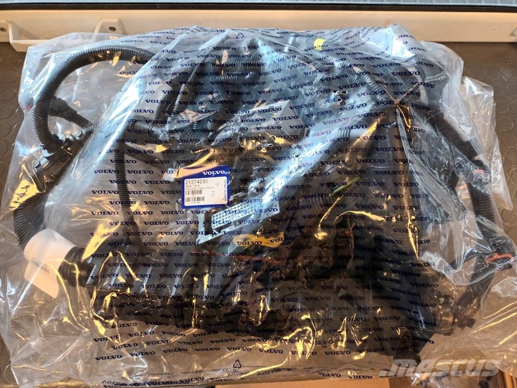 Volvo WIRING HARNESS 21374280 电子设备