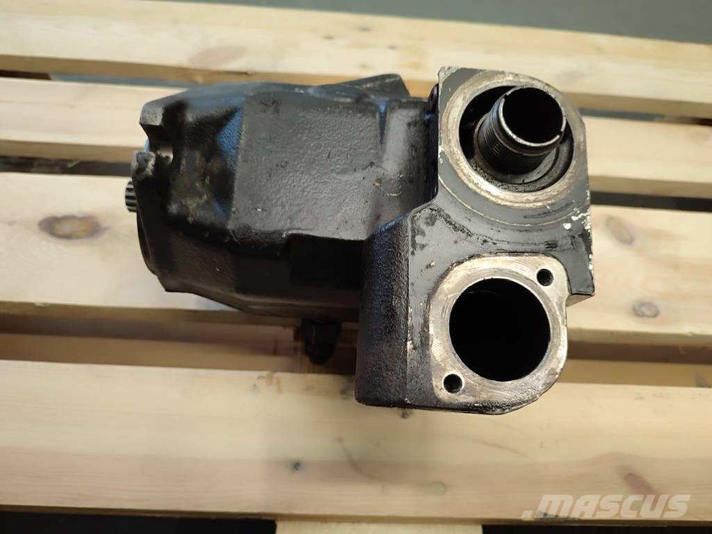 Hydraulic pump 02432458A 2427949 New Holland TVT 1 液压