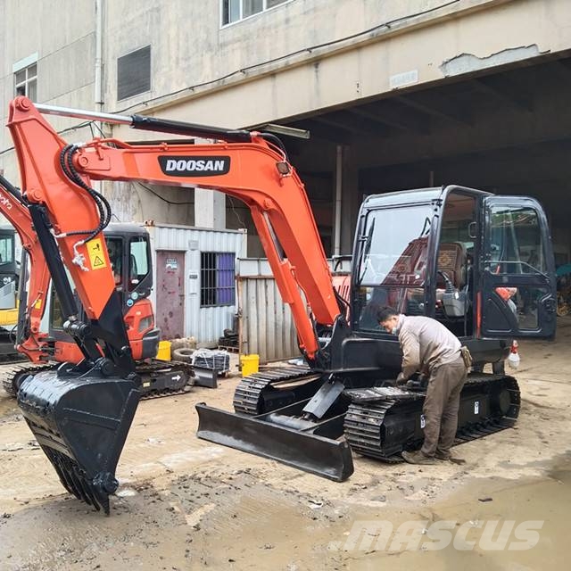 Doosan DX 60 Mini bagri <7t