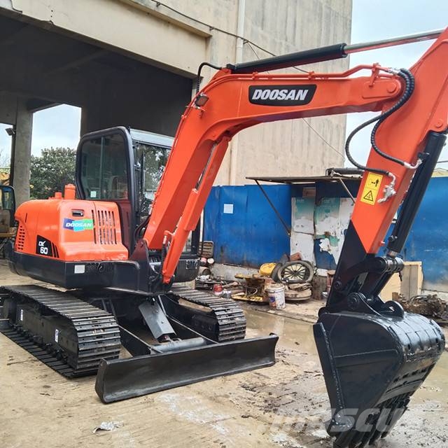 Doosan DX 60 Mini bagri <7t